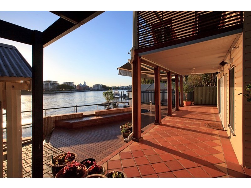 30 Aaron Street, Hawthorne QLD 4171