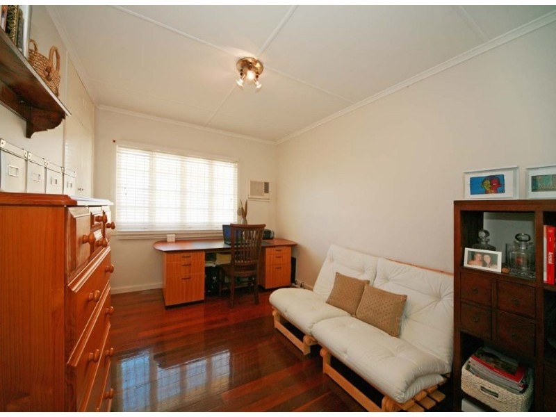 17 Marshall Avenue, Seven Hills QLD 4170
