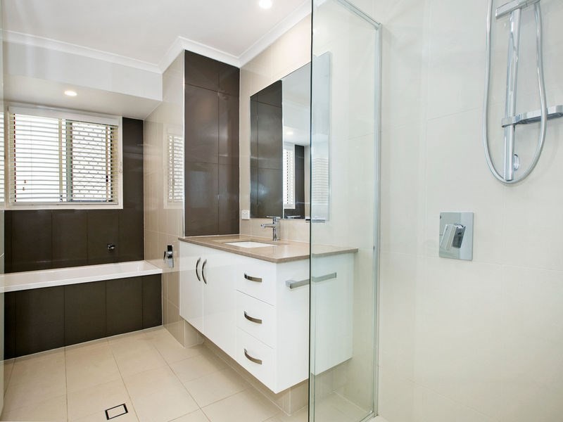 95 Dovetree Crescent, Sinnamon Park QLD 4073