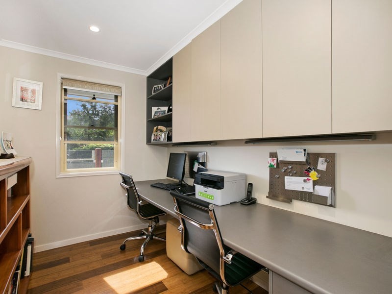 95 Dovetree Crescent, Sinnamon Park QLD 4073