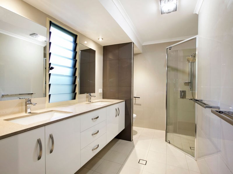 95 Dovetree Crescent, Sinnamon Park QLD 4073