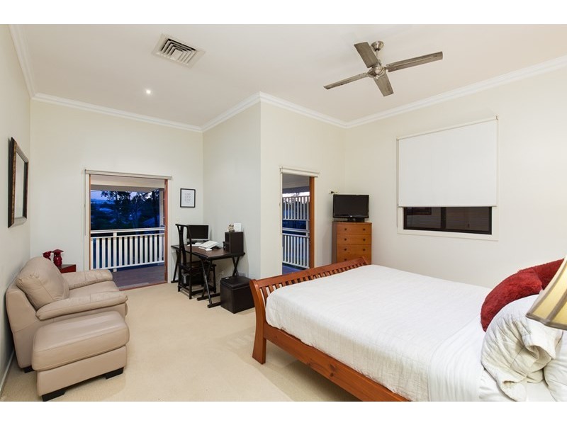 39 Lloyd Street, Camp Hill QLD 4152