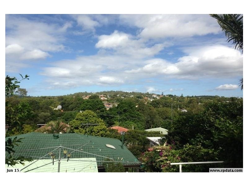 9 Roseglen Street, Greenslopes QLD 4120