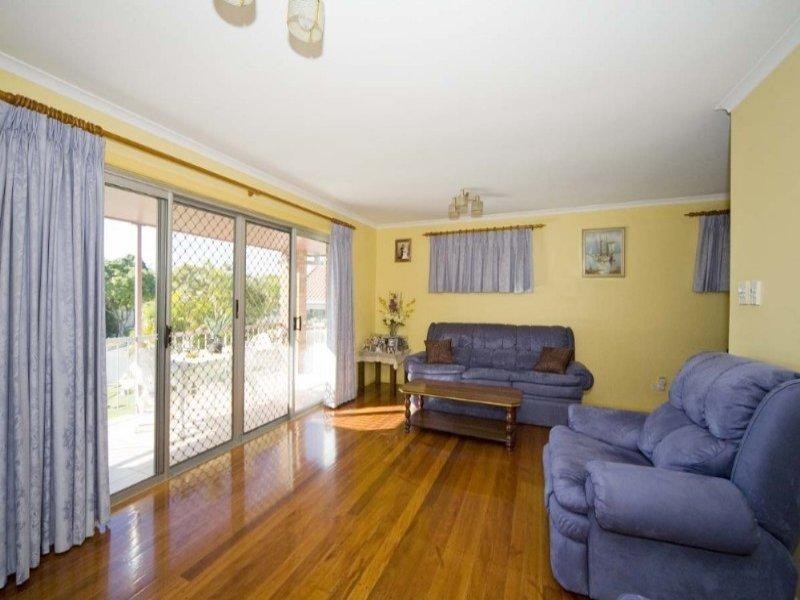 15 Uther Street, Carindale QLD 4152