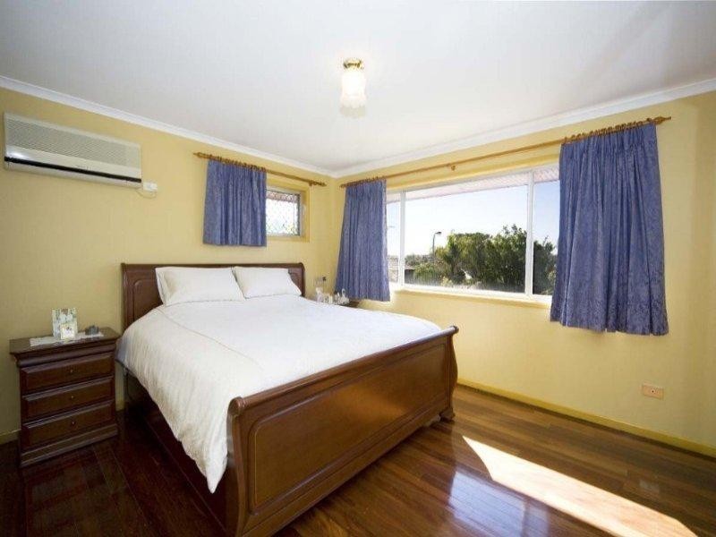 15 Uther Street, Carindale QLD 4152