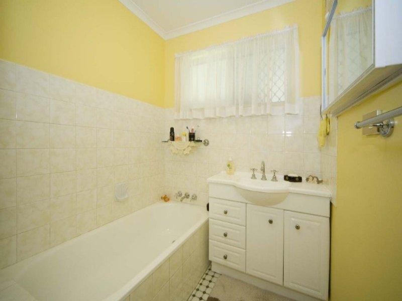 15 Uther Street, Carindale QLD 4152