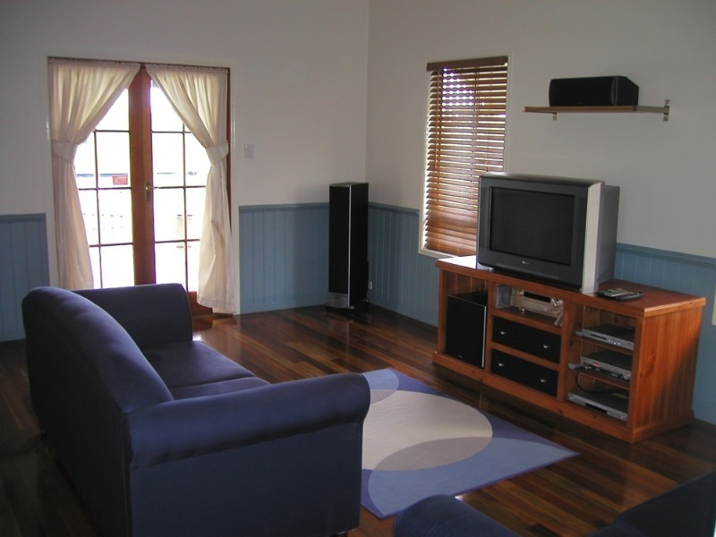 103 Norman Avenue, Norman Park QLD 4170