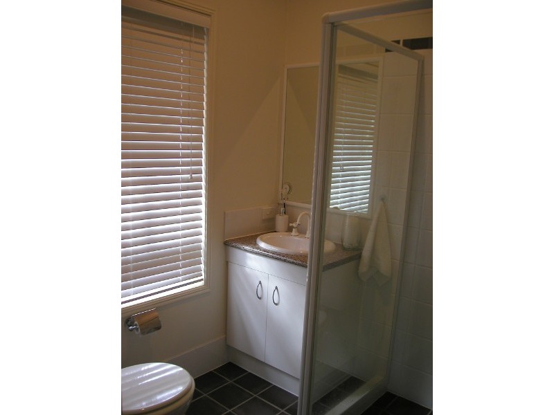 103 Norman Avenue, Norman Park QLD 4170
