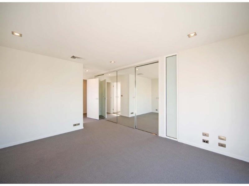 15 Edgewater Place, Bulimba QLD 4171