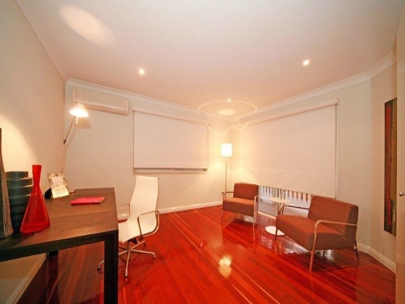 1 Barker Street, East Brisbane QLD 4169