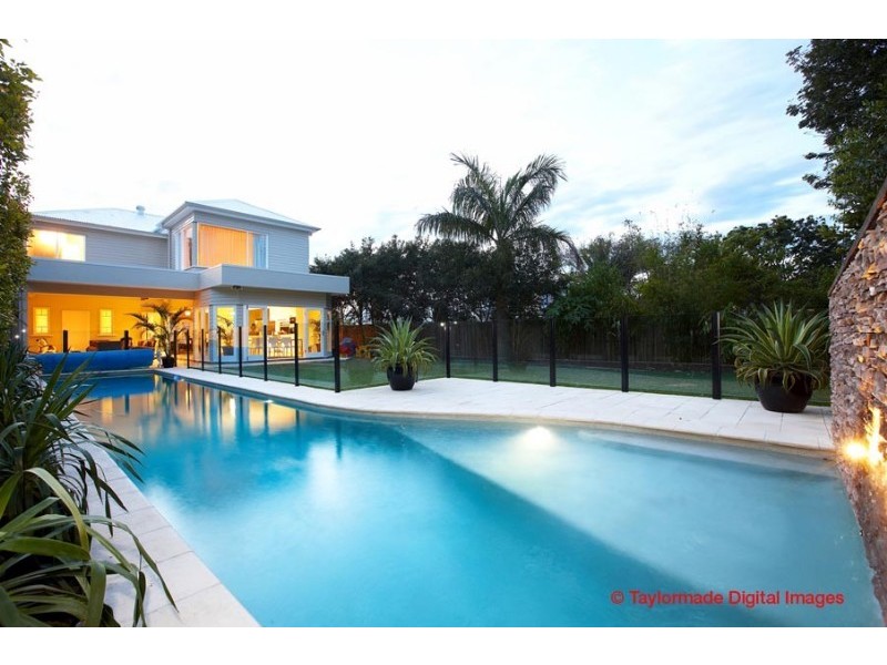 64 Amy Street, Hawthorne QLD 4171