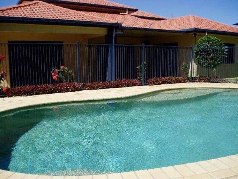 15 Pacific Close, Carindale QLD 4152