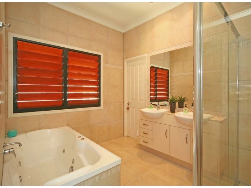 1 Taylor Street, Balmoral QLD 4171