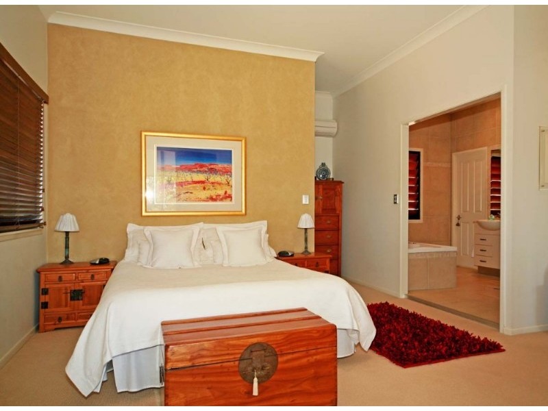 1 Taylor Street, Balmoral QLD 4171