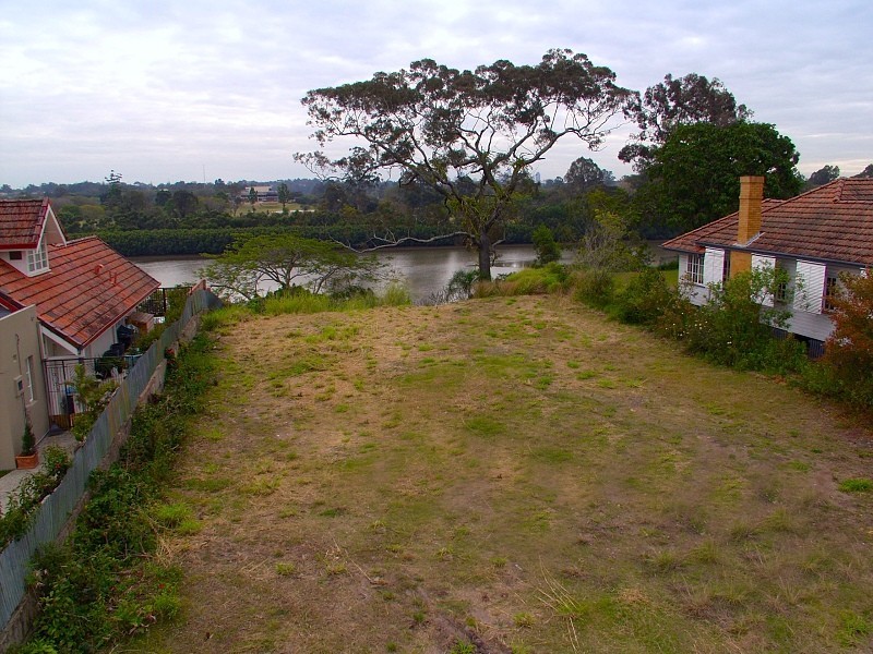 27 King Arthur Terrace, Tennyson QLD 4105