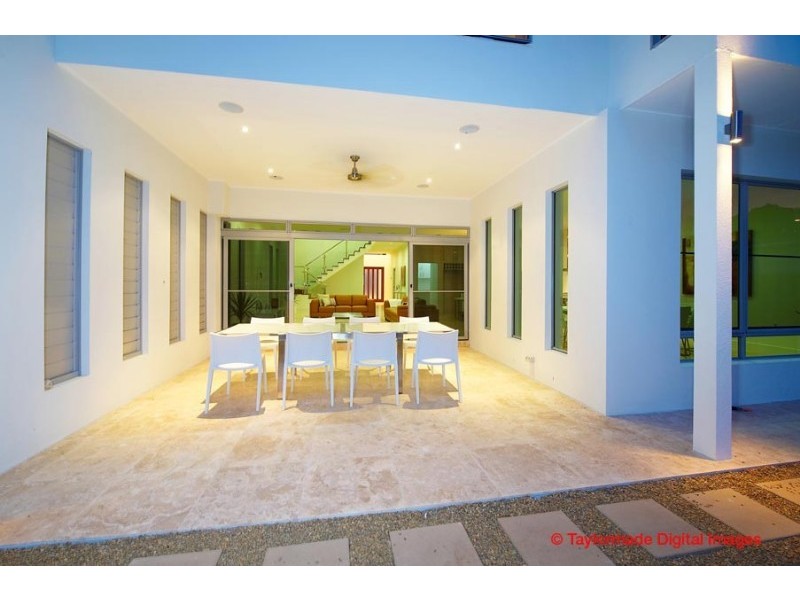 63 Barton Road, Hawthorne QLD 4171