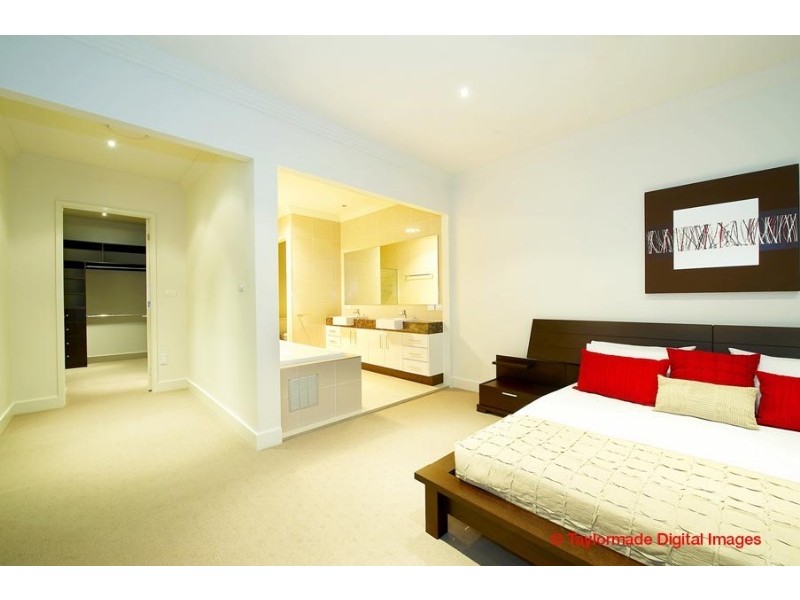 63 Barton Road, Hawthorne QLD 4171