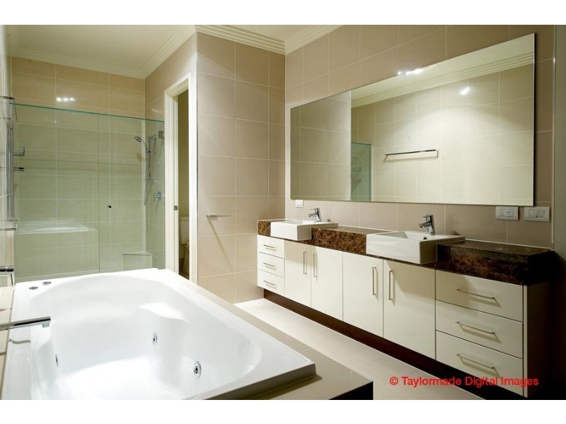 63 Barton Road, Hawthorne QLD 4171