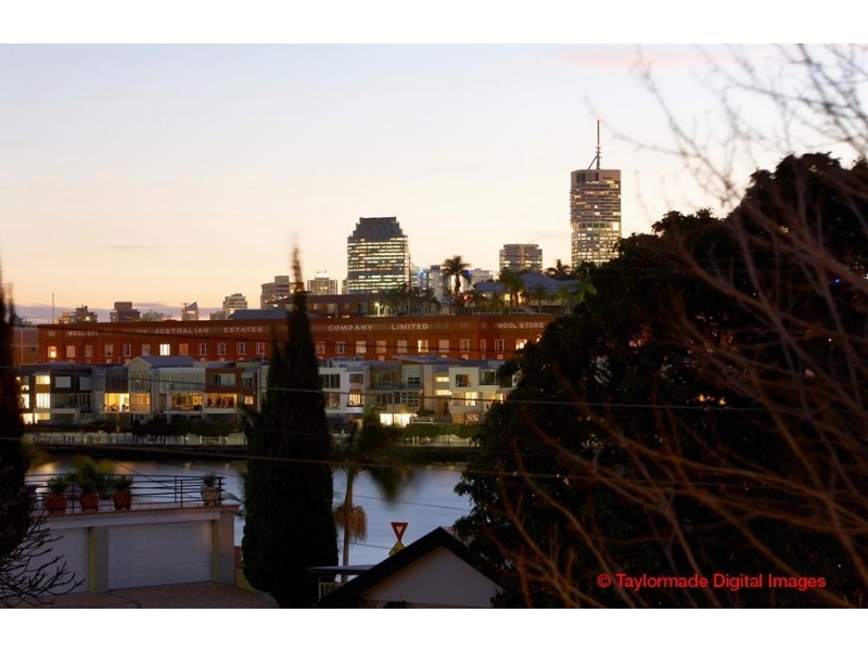 11 Leura Terrace, Hawthorne QLD 4171