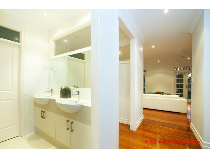 11 Leura Terrace, Hawthorne QLD 4171