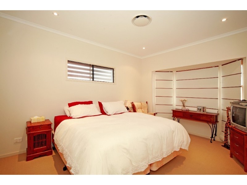 34 Cyril Street, Camp Hill QLD 4152