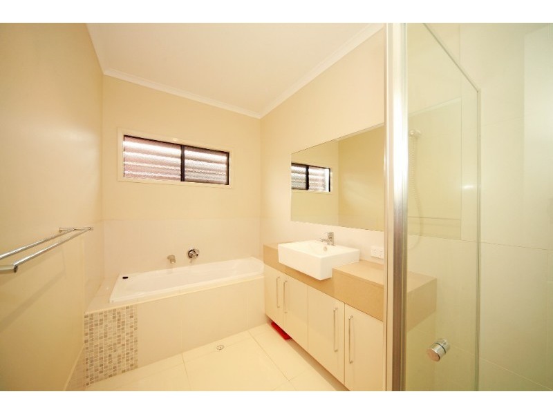 34 Cyril Street, Camp Hill QLD 4152