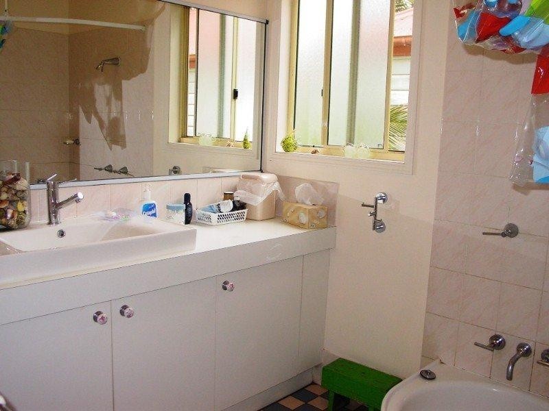 73 Hipwood Street, Norman Park QLD 4170