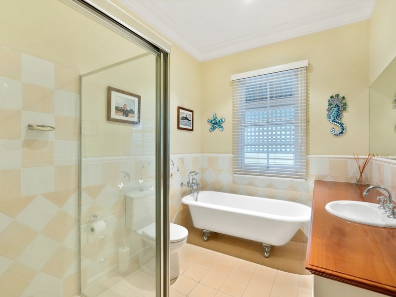 35 Mcdonald Street, Hawthorne QLD 4171