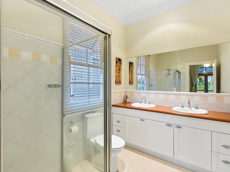 35 Mcdonald Street, Hawthorne QLD 4171