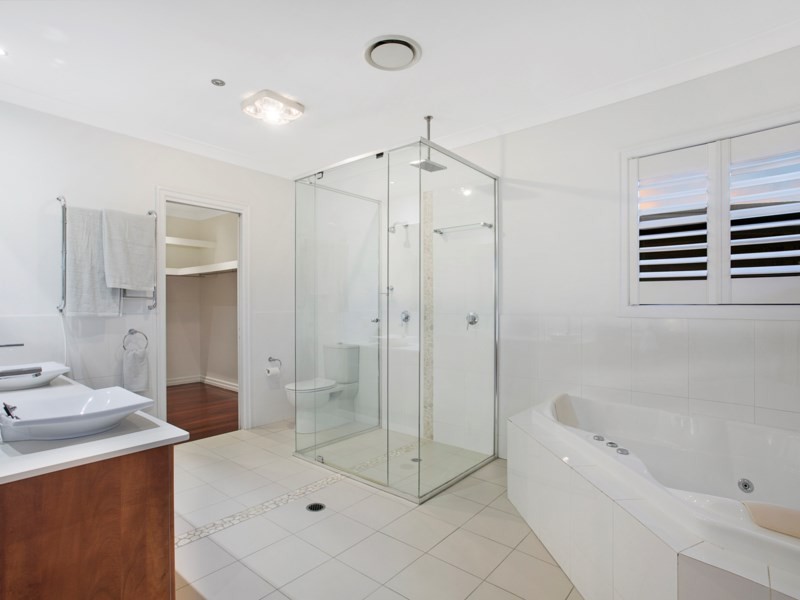 30 Donald Street, Camp Hill QLD 4152