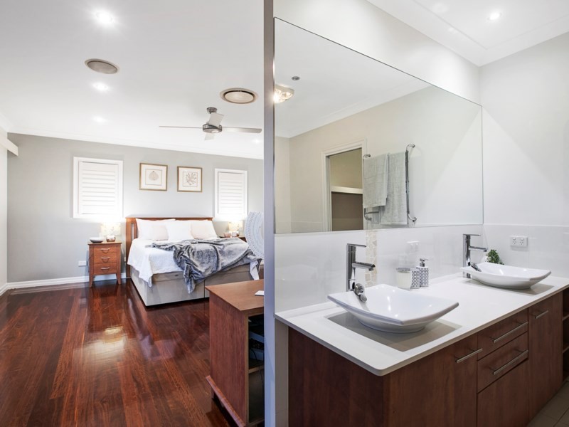 30 Donald Street, Camp Hill QLD 4152