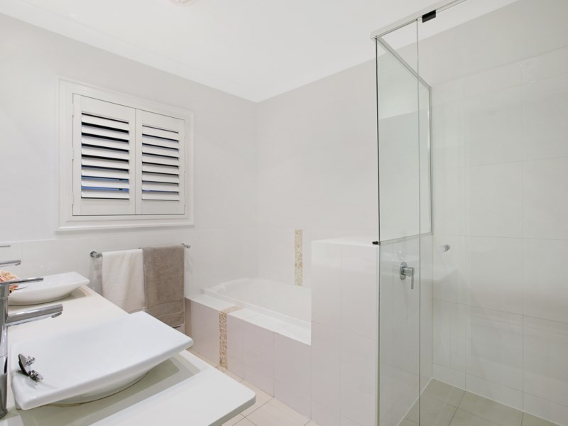 30 Donald Street, Camp Hill QLD 4152