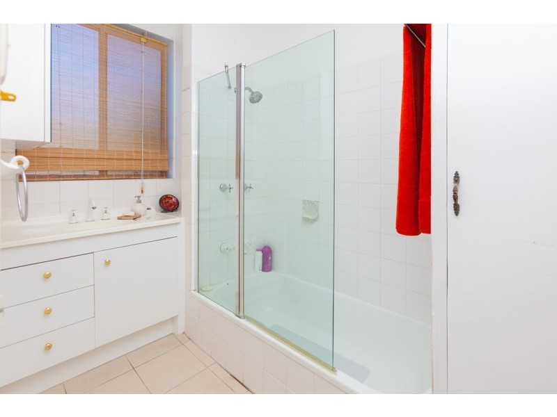 2/56 Pembroke Road, Coorparoo QLD 4151