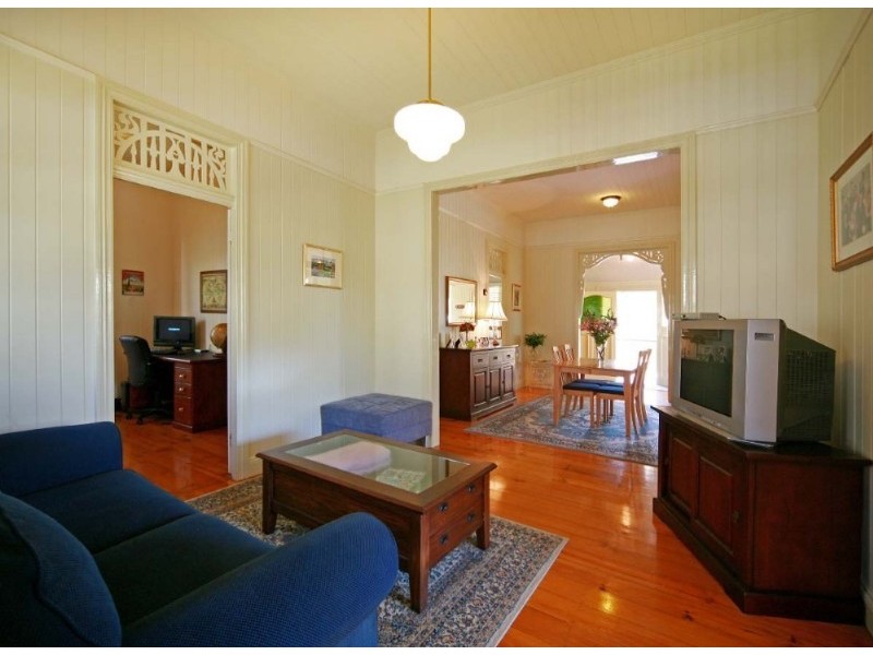 95 Thynne Avenue, Norman Park QLD 4170