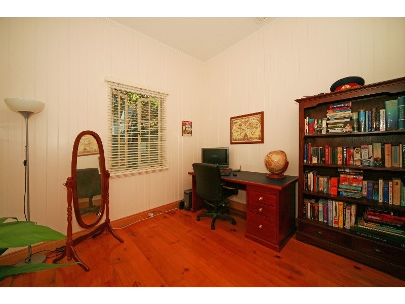 95 Thynne Avenue, Norman Park QLD 4170