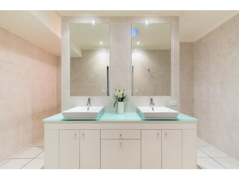 10 Wordsworth Street, Bulimba QLD 4171