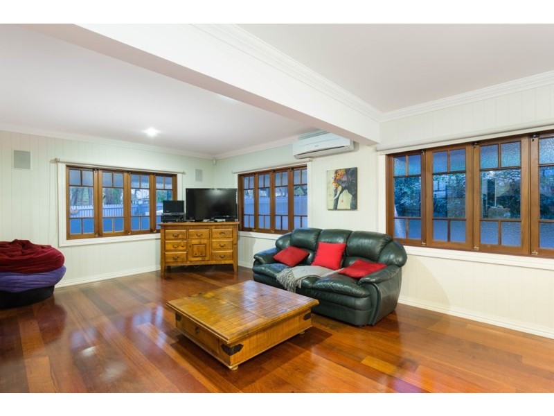 10 Ellesmere Street, Yeronga QLD 4104