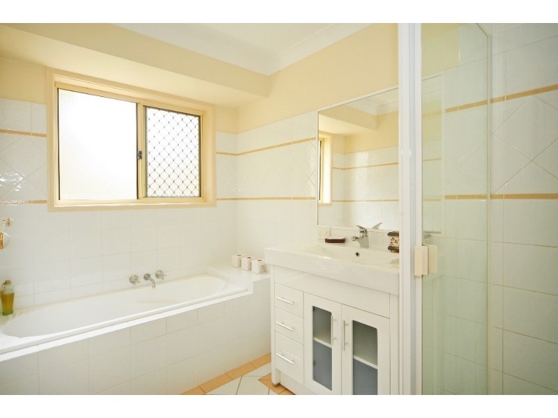 115 Cribb Road, Carindale QLD 4152