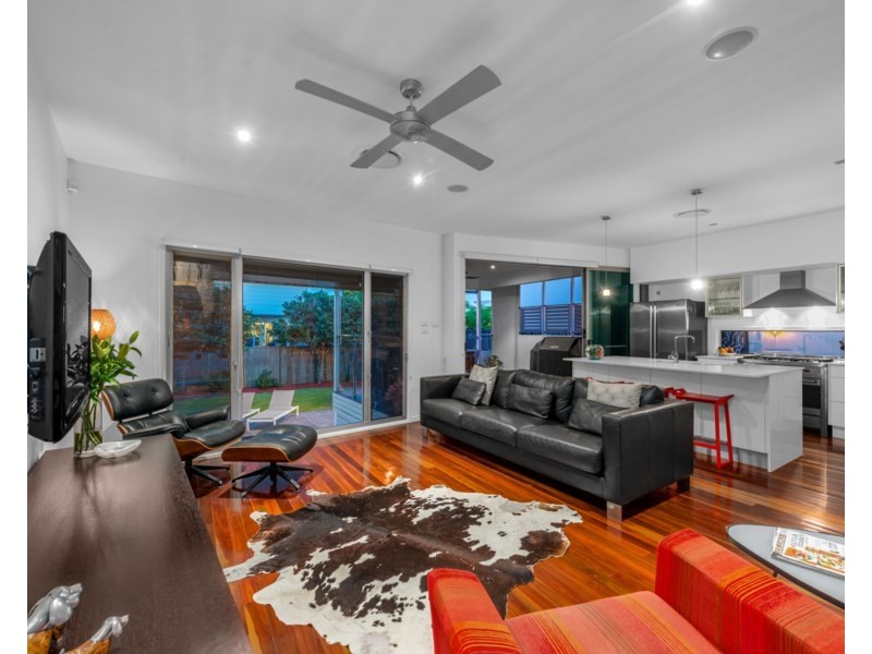 74 Stuart Street, Bulimba QLD 4171