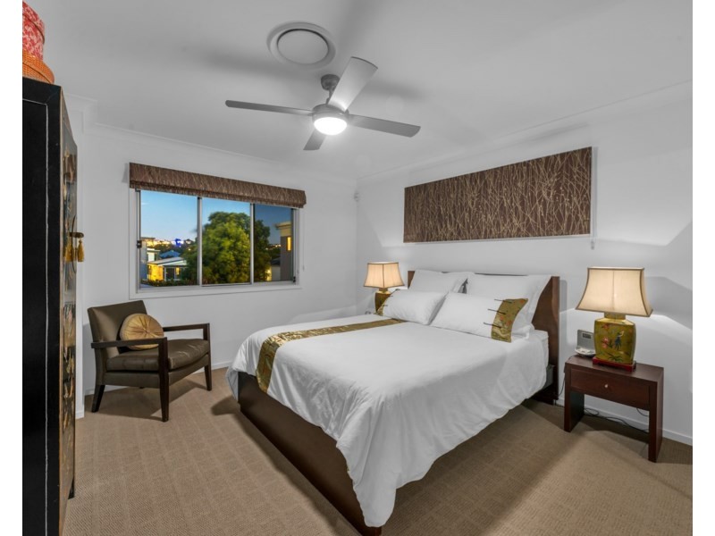 74 Stuart Street, Bulimba QLD 4171