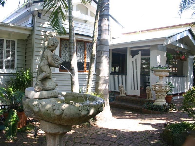 9 Norman Crescent, Norman Park QLD 4170