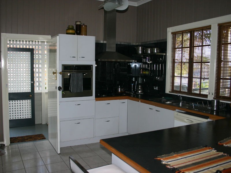 9 Norman Crescent, Norman Park QLD 4170