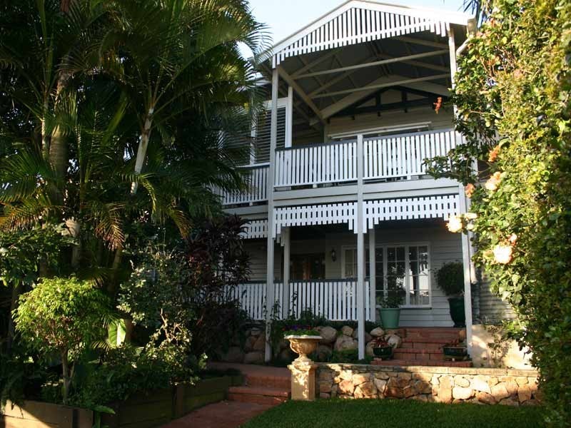 9 Norman Crescent, Norman Park QLD 4170