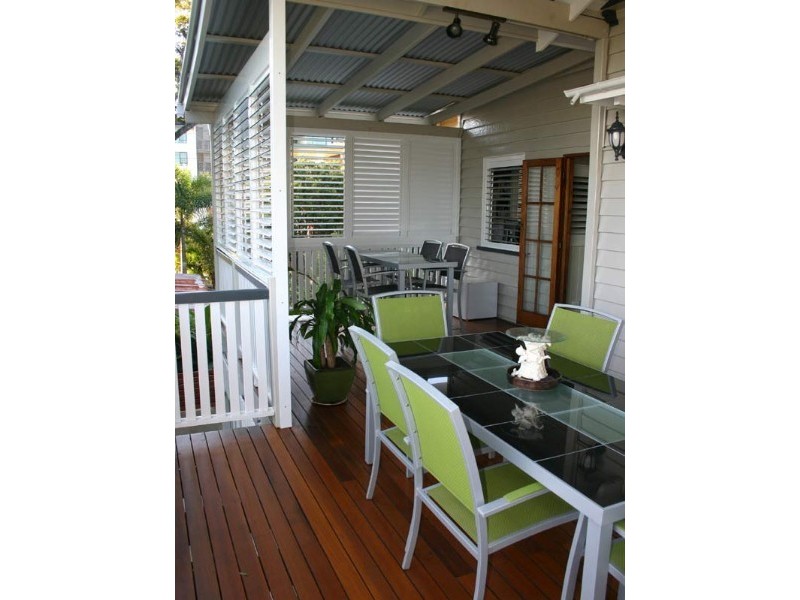 9 Norman Crescent, Norman Park QLD 4170