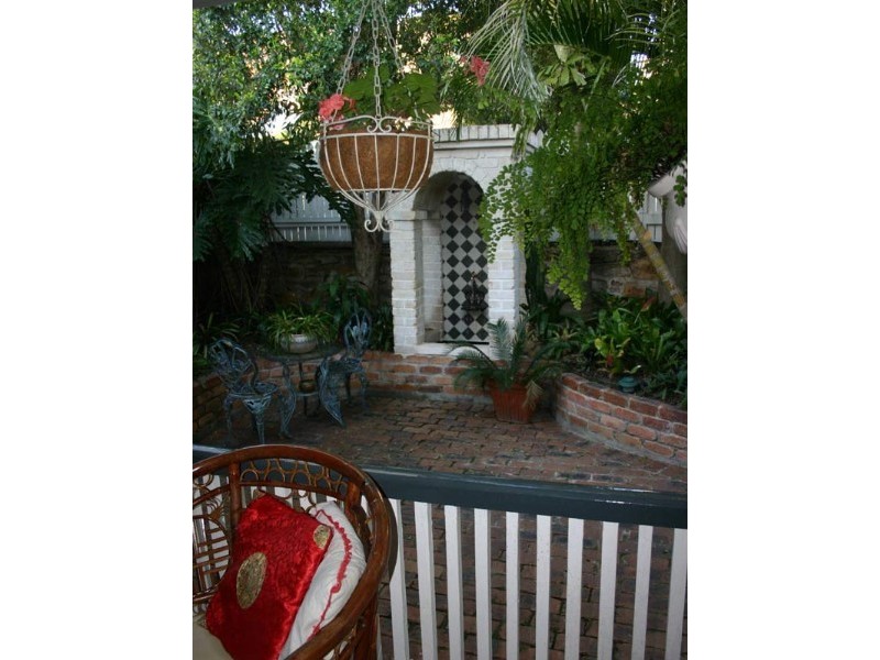 9 Norman Crescent, Norman Park QLD 4170