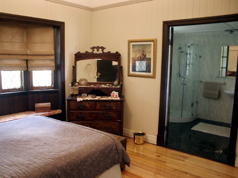 9 Norman Crescent, Norman Park QLD 4170