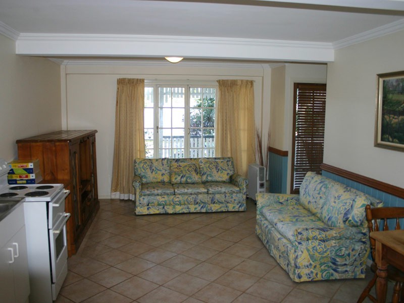 9 Norman Crescent, Norman Park QLD 4170