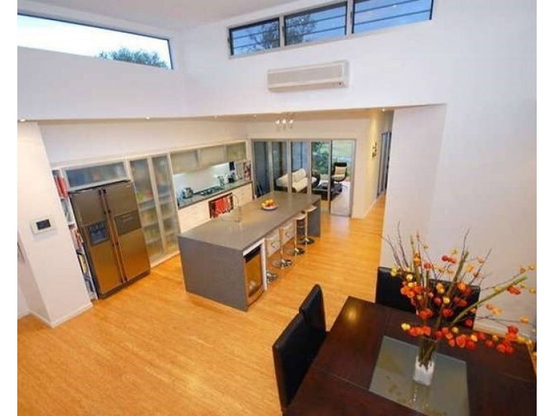 12 Russell Avenue, Norman Park QLD 4170