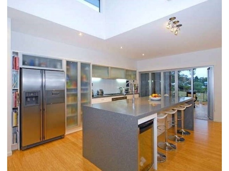 12 Russell Avenue, Norman Park QLD 4170