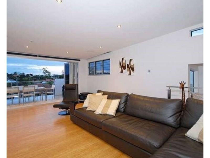 12 Russell Avenue, Norman Park QLD 4170